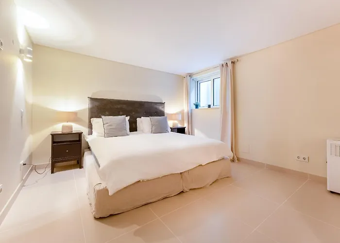 Townhouse Sasha 別荘 アルマンシル